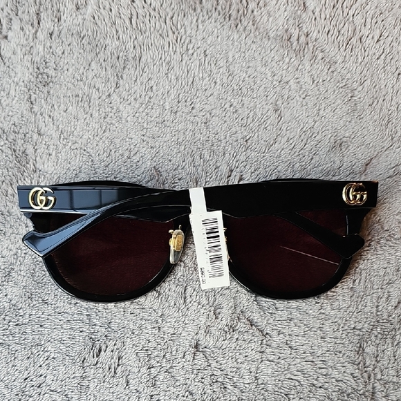 Gucci Black Sunglasses with Gold Case main image 11